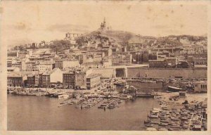 France Marseilles Vue sur Notre Dame de la Garde et le bassin de Carenage