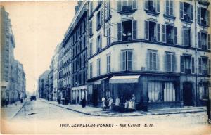 CPA LEVALLOIS PERRET Rue Carnot (412691)