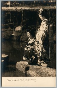 JAPAN YOUNG GIRLS PROUD OF THEIR KIMONOS ANTIQUE REAL PHOTO POSTCARD RPPC