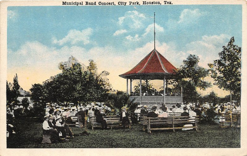 G22/ Houston Texas Postcard c10 Municipal Band Concert City Park Crowd 1