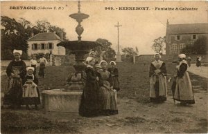 CPA Bretagne Hennebont Fontaine & Calvaire FRANCE FOLKLORE (789295)