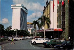 VINTAGE CONTINENTAL SIZE POSTCARD 1960s HILTON HOTEL & LIDO CINEMA SINGAPORE