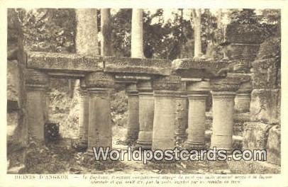 Le Bahuon, Fragment completement degage du pont qui jadis donnail acces Ruine...