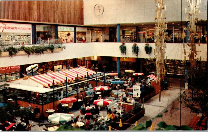 Sidewalk Cafe at Southdale Center, Minneapolis MN Vintage Postcard J43