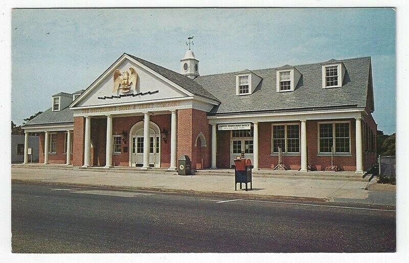 Sayville, L. I. , NY,  Vintage Postcard View of The Oysterman's Bank & Trust Co.