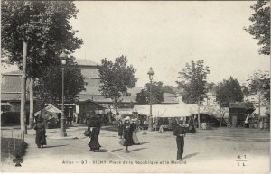 CPA vichy place de la republique et le marche (1220634) 