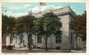 Vintage Postcard 1923 Post Office Building Waterloo Iowa IA Structure U.S. Flag