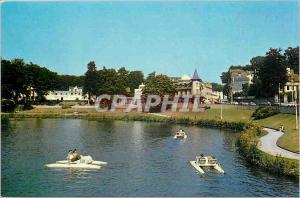 'Postcard Modern Spa of Bagnoles de l''Orne A corner of Lake Pedalo'