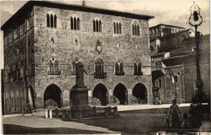 CPA PISTOIA Piazza del Duomo Lato Orientale Palazzo del Comune. ITALY (467637)