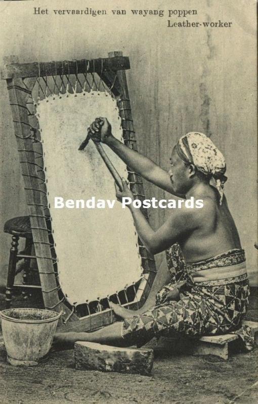 indonesia, JAVA, Native Leather-Worker, Making Wajang Wayang Puppets (1910s)