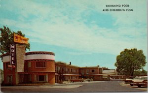 Swimming Pool and Children's Pool Chief Illini Motel Urbana IL Postcard PC442