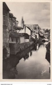 RP: CHARTRES , France, 1930s ; L'Eure et la Cathedrale