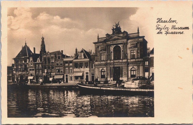 Netherlands Haarlem Teylers Museum en Spaarne Vintage RPPC 09.35