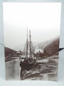 Unloading Fishing Boat at Boscastle Harbour Cornwall C1900 Vtg Repro Postcard