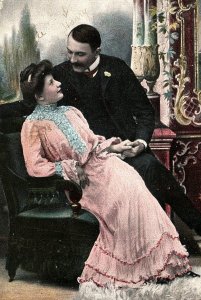 1910 ST LOUIS MISSOURI ROMANTIC VICTORIAN COUPLE FINELY DRESSED POSTCARD 46-196