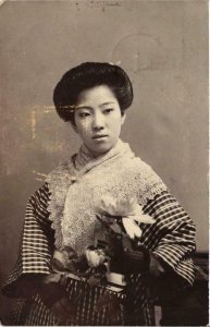 PC CPA geisha girl portrait real photo postcard JAPAN (a13150)