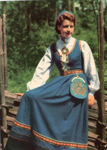 CONTINENTAL SIZE POSTCARD NATIONAL COSTUME OF VESTFOLD NORWAY MAILED 1958