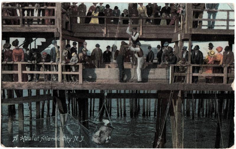 1908 ATLANTIC CITY New Jersey NJ Postcard FISHING HAUL Net from Pier CROWD!