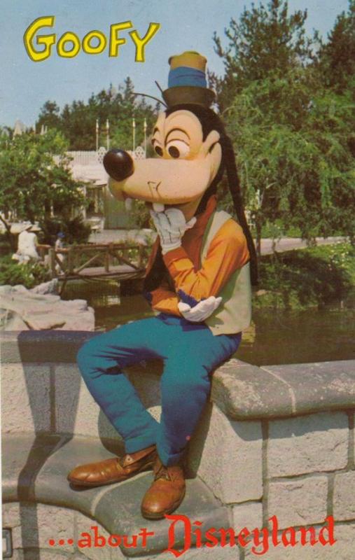 Goofy In Disneyland Vintage American USA Postcard