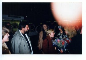 498390 Russia 1997 singer Bonnie Tyler with flowers concert in Moscow photo