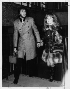 Lulu At Airport 1969 Eurovision Song Contest 10x8 Rare Press Photo