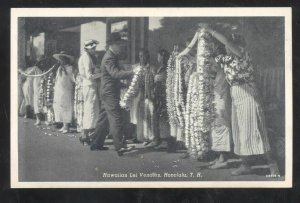 HONOLULU HAWAII TERRITORY HAWAIIAN LEI VENDORS WOMEN VINTAGE POSTCARD