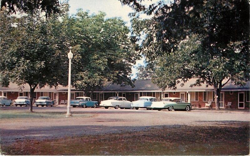 Cuthbert Georgia~Grove Motel~On US Hwy 27 S~Lamp Post~NICE 1950s Cars~Postcard
