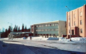 AK, Fairbanks  UNIVERSITY OF ALASKA  Snowy Campus Scene  c1950's Chrome Postcard