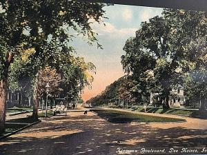 Postcard  Early View of Kingman Boulevard,Des Moines, Iowa.         U2
