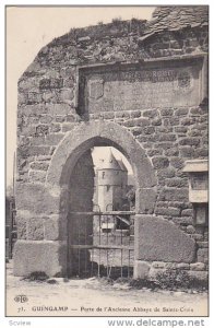 Porte De l'Ancienne Abbaye De Sainte-Croix, GUINGAMP (Cotes d'Armor), France,...