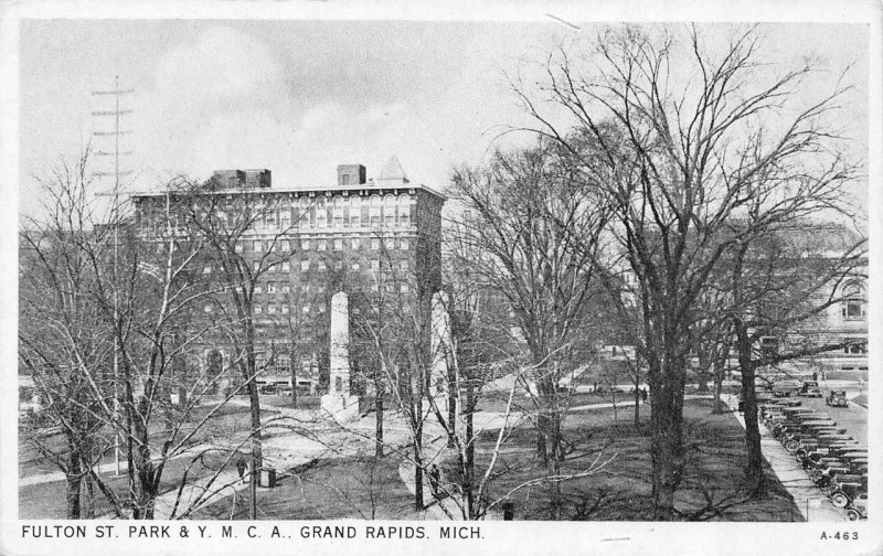 Grand Rapids, MI Michigan  FULTON ST PARK & YMCA  Memorial Pillars 1938 Postcard