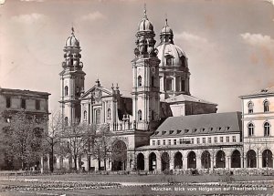 Blick von Hofgarten auf Theatinerkirche Munchen Germany 1954 