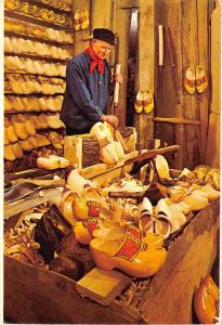 BF2198 holland netherlands clogmaker in his workshop