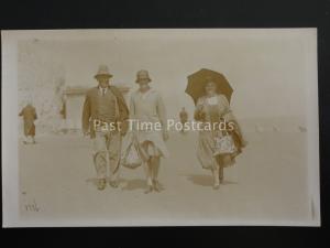 Margate CLIFTONVILLE PEOPLE STROLLING along Palm Bay Prom c1930 RP Postcard 3336