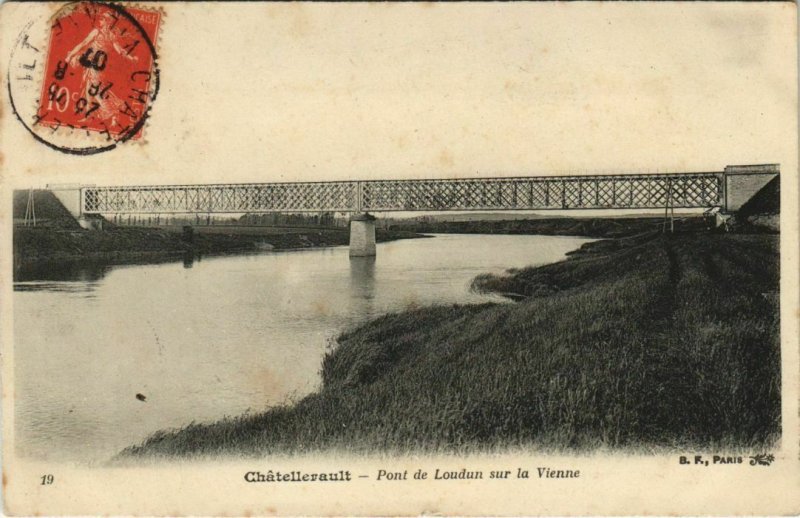 CPA CHATELLERAULT Pont de Loudun sur la Vienne (613283)