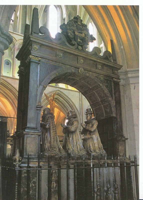 London Postcard - Southwark Cathedral - The Humble Monument  SM442