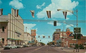 Postcard Nevada Winnemucca 1960a 76 Gas Station autos McCo 23-4948