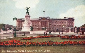 Vintage Postcard Buckingham Palace & Victoria Memorial Building London UK