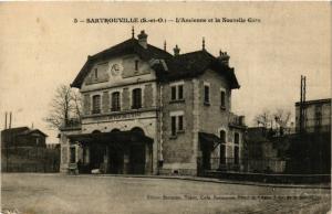 CPA SARTROUVILLE - L'Ancienne et la Nouvelle Gare (358964)