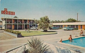 1940a California Indio Star Lodge swimming Pool Phoenix Postcard 22-11882