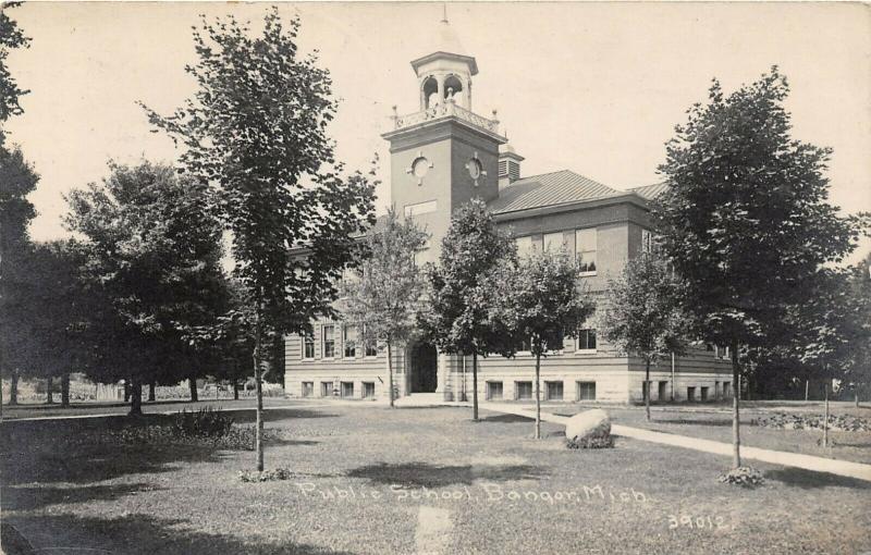 F35/ Bangor Michigan RPPC Postcard 1916 Public School Building