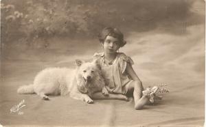 \Little Girl with her Dog\ Delicious Spanish Postcard