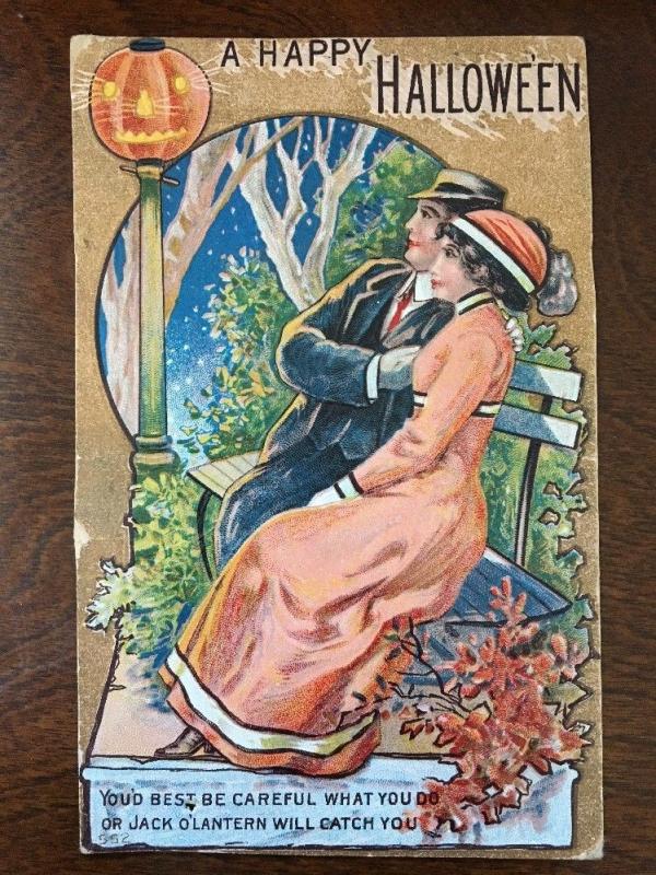 Halloween Postcard- 1919 Couples Under Jack O Lantern Street Light Z10