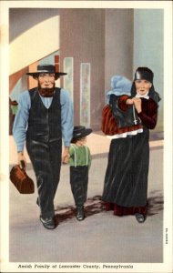 Lancaster County Pennsylvania Amish Family c1930-50s Vintage Postcard