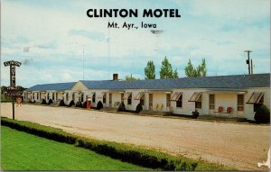 Clinton Motel Mt. Ayr Iowa Postcard PC485/2