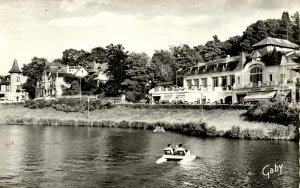 France -  Bagnoles-de-L'Orne.   Casino and Lake   RPPC