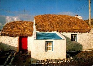 Ireland Irish Thatched Cottage Postmarked Baile Atha Clieth Dublin 1990