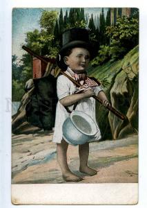 234858 Traveler w/ POT Baby in TOP HAT Vintage Postcard