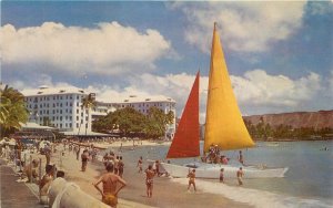 Postcard Hawaii Waikiki Catamaran 1950s Beautiful beach scene Roberts 23-8568