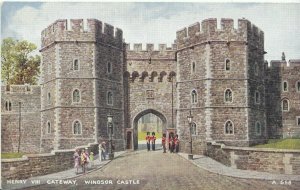 Berkshire Postcard - Henry VIII Gateway -  Windsor Castle   ZZ1583